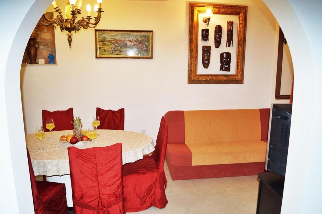 Apartments By The Sea Krilo Jesenice, Omis - 15145 Jesenice  Extérieur photo
