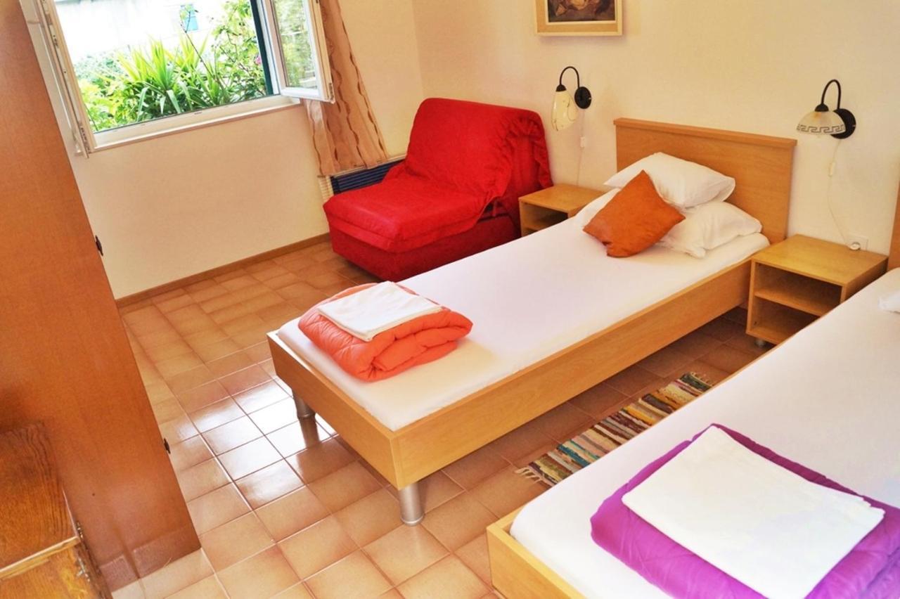 Apartments By The Sea Krilo Jesenice, Omis - 15145 Jesenice  Extérieur photo