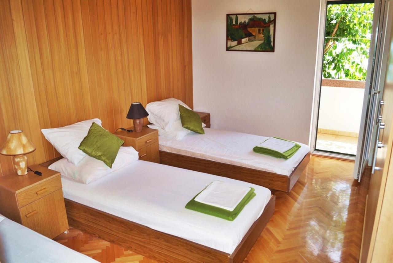 Apartments By The Sea Krilo Jesenice, Omis - 15145 Jesenice  Extérieur photo