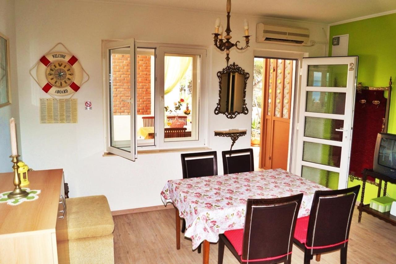 Apartments By The Sea Krilo Jesenice, Omis - 15145 Jesenice  Extérieur photo