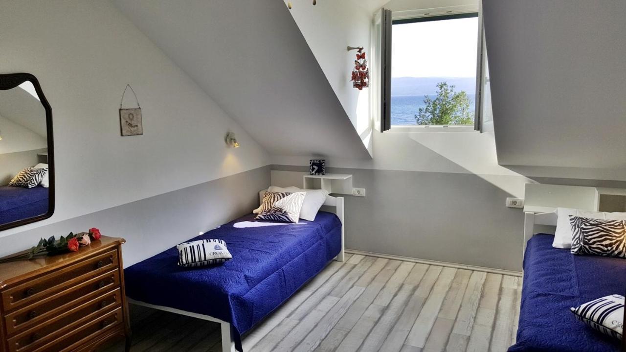 Apartments By The Sea Krilo Jesenice, Omis - 15145 Jesenice  Extérieur photo