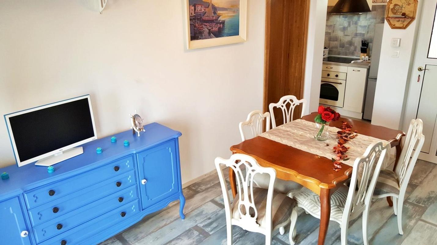 Apartments By The Sea Krilo Jesenice, Omis - 15145 Jesenice  Chambre photo